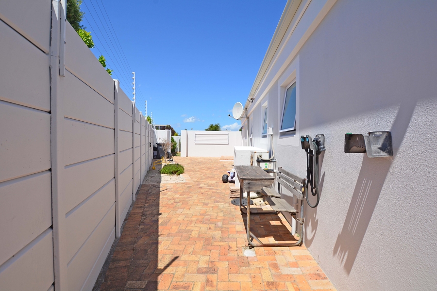 3 Bedroom Property for Sale in Sunningdale Western Cape